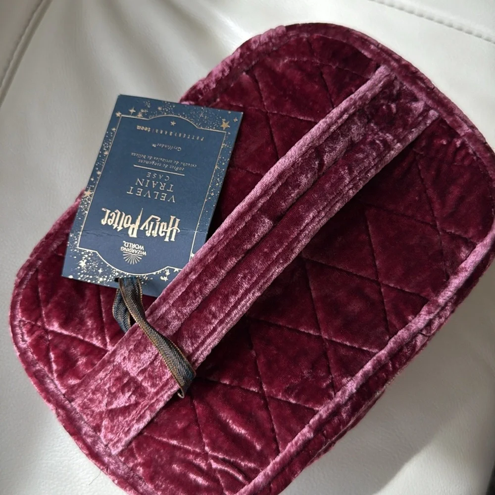 Harry Potter™‎ Gryffindor™ Velvet Train Case